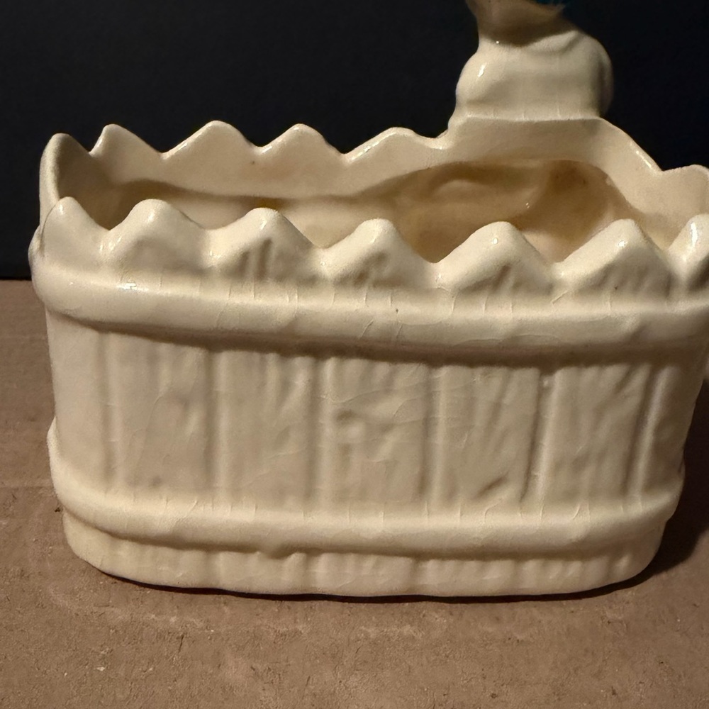 Vintage Shawnee Pottery Dutch girl planter. Super cute. Excellent condition. - Picture 2 of 10